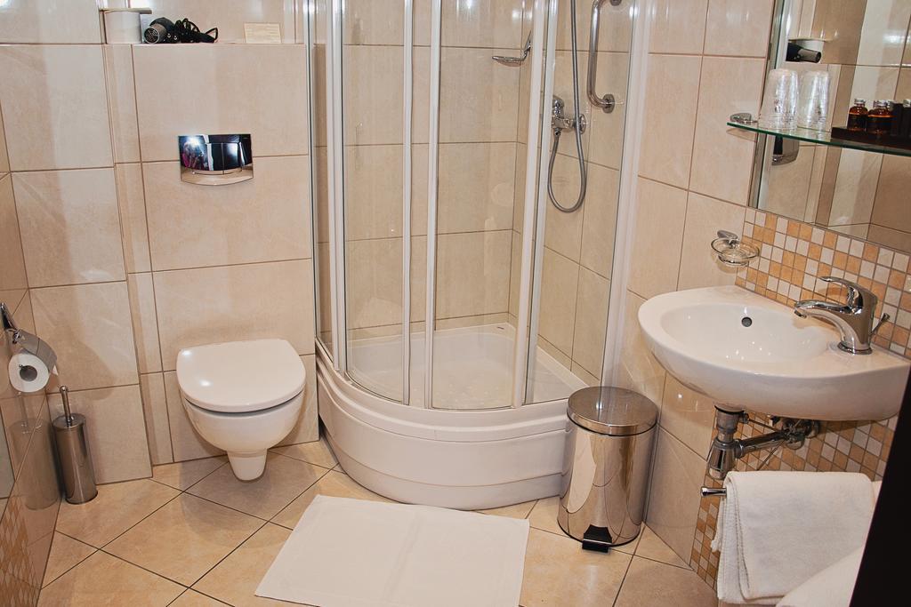 Hotel Pod Lwem Elbing Zimmer foto